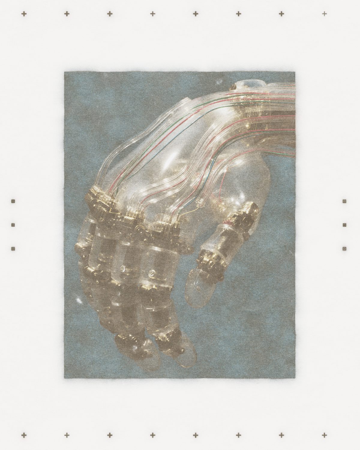 HumanOS: mano robótica cromada